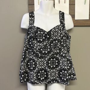 Torrid Black White Lace Print Sweetheart Peplum Top w/ Back Zipper-Size 2=2X